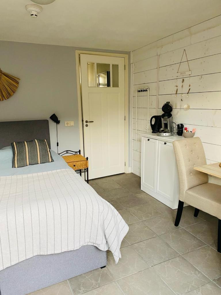 Bed & Breakfast By Onzz