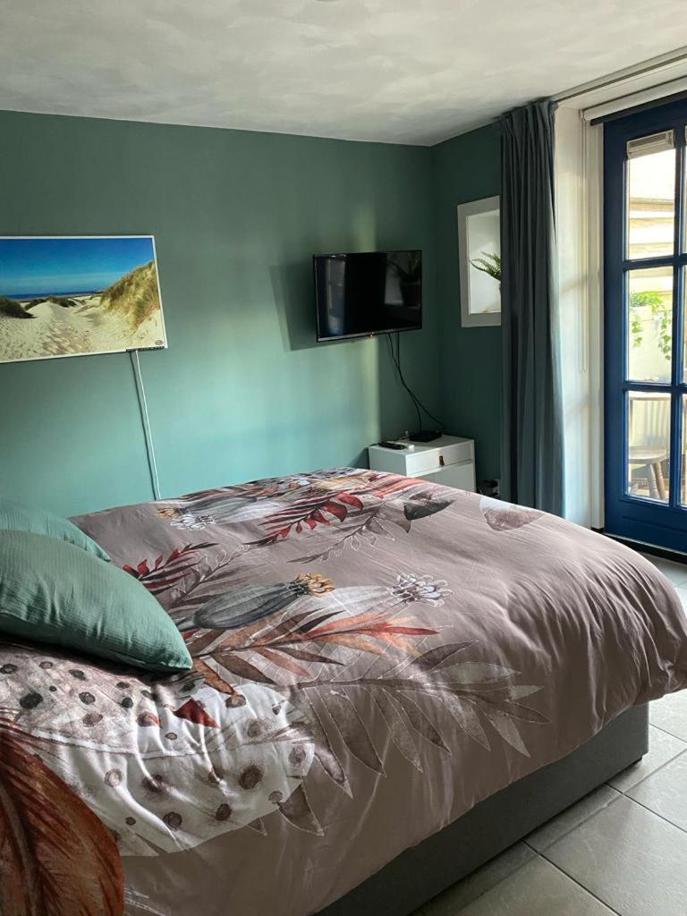 Bed & Breakfast By Onzz *